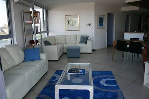 גולד קוסט Oceanside Resort - Absolute Beachfront Apartments אוסטרליה