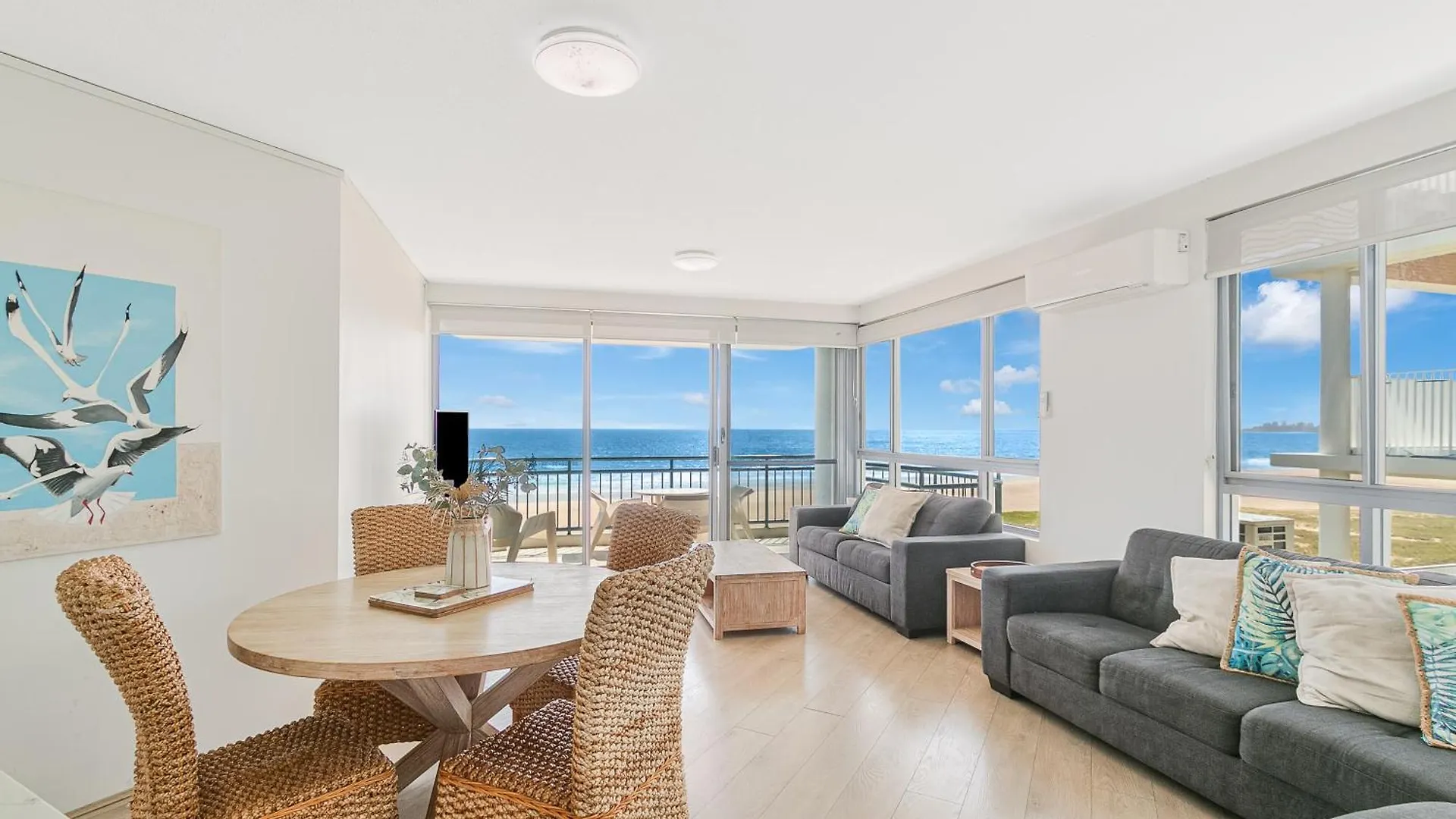 Oceanside Resort - Absolute Beachfront Apartments Gold Coast 4*,  Austrálie