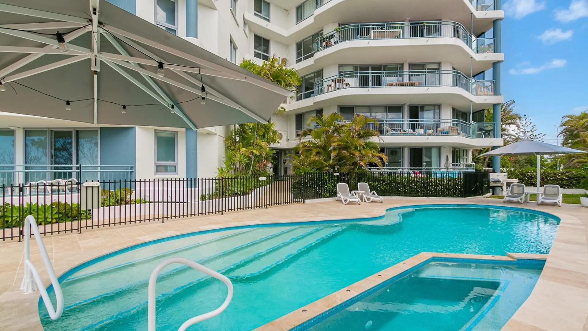 Oceanside Resort - Absolute Beachfront Apartments Gold Coast 4*,