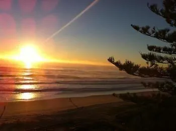 Aparthotel Oceanside Resort - Absolute Beachfront Apartments Gold Coast