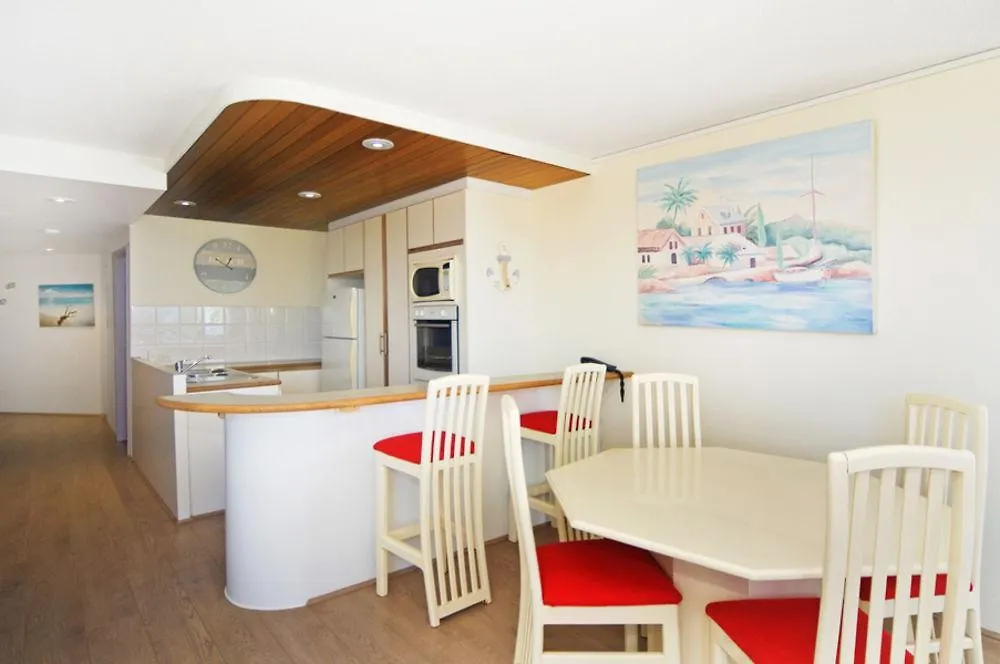Oceanside Resort - Absolute Beachfront Apartments Gold Coast