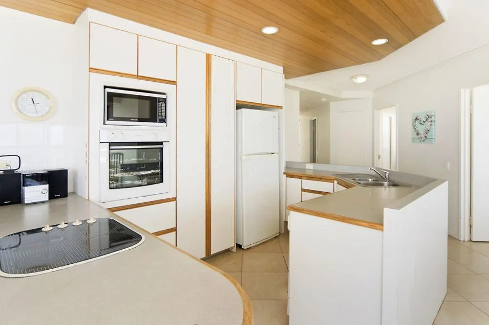 Oceanside Resort - Absolute Beachfront Apartments Gold Coast Aparthotel