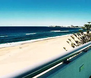 Oceanside Resort - Absolute Beachfront Apartments Gold Coast Aparthotel
