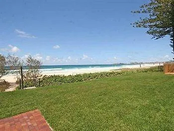 Oceanside Resort - Absolute Beachfront Apartments Gold Coast