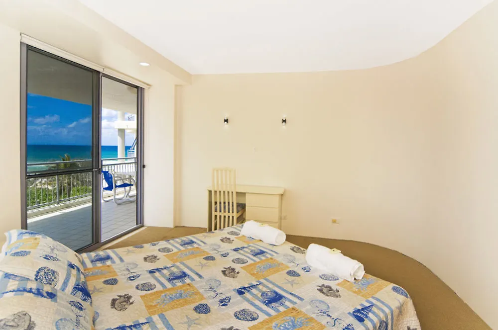 Aparthotel Oceanside Resort - Absolute Beachfront Apartments Gold Coast