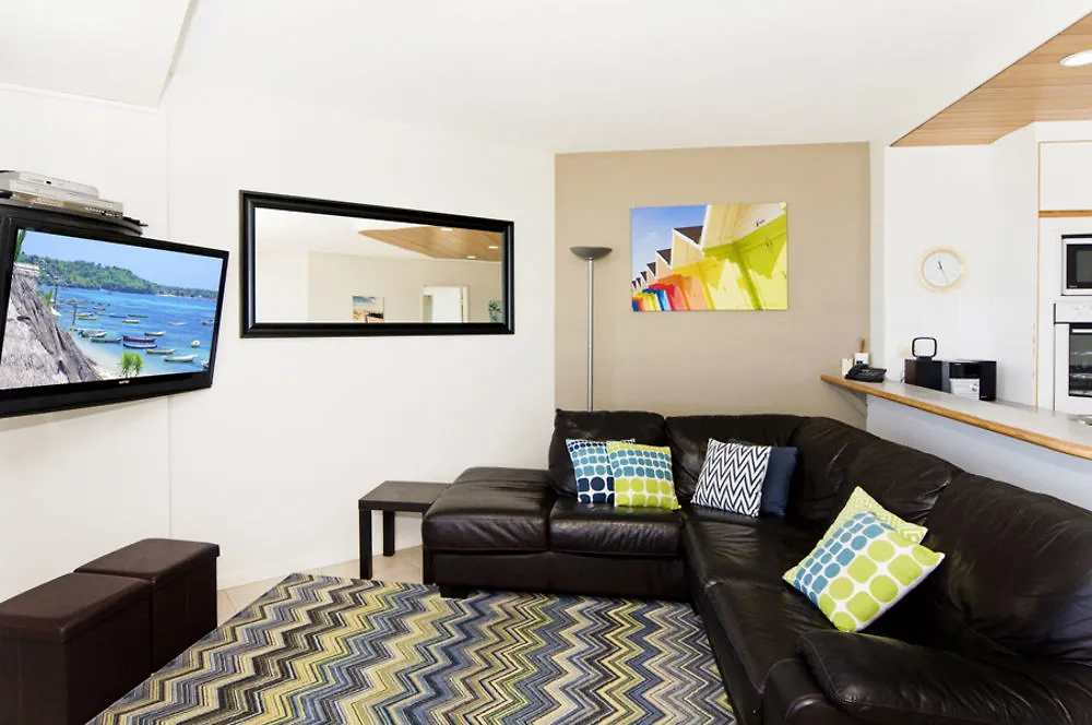Aparthotel Oceanside Resort - Absolute Beachfront Apartments Gold Coast