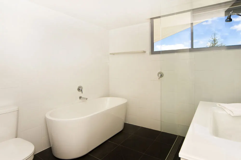 Oceanside Resort - Absolute Beachfront Apartments Gold Coast