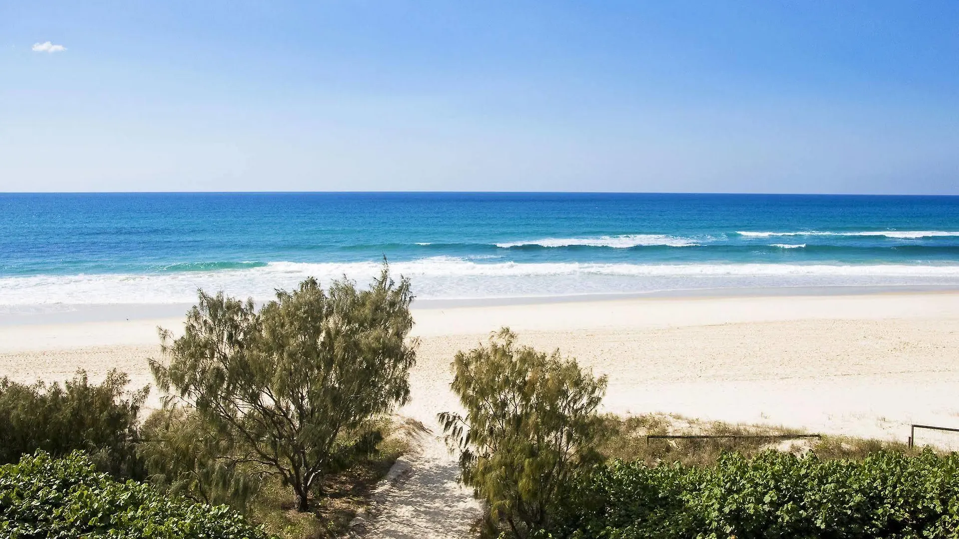 **** Aparthotel Oceanside Resort - Absolute Beachfront Apartments Gold Coast Australia