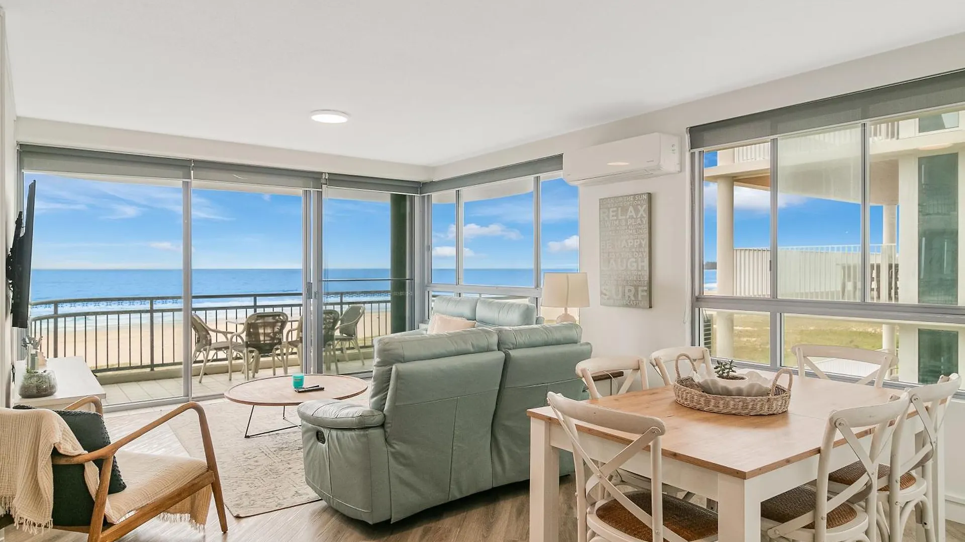 Aparthotel Oceanside Resort - Absolute Beachfront Apartments Gold Coast